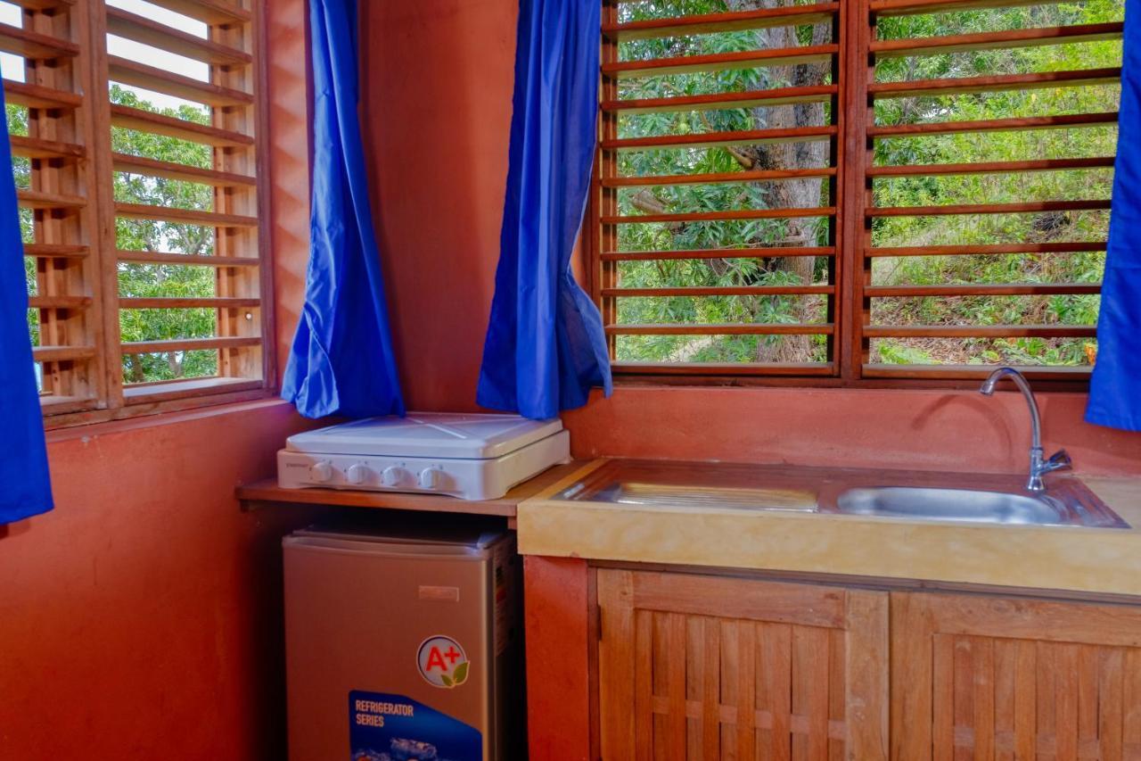Colibri Lodge Ambatoloaka  Exterior photo