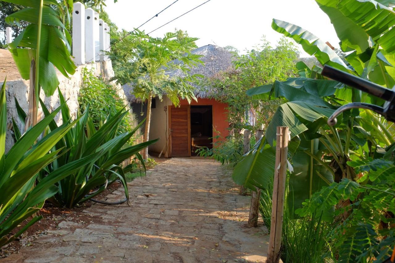 Colibri Lodge Ambatoloaka  Exterior photo